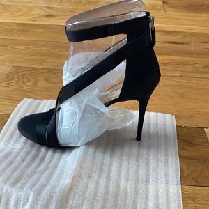 Sz9- black satin Vince Camuto heels